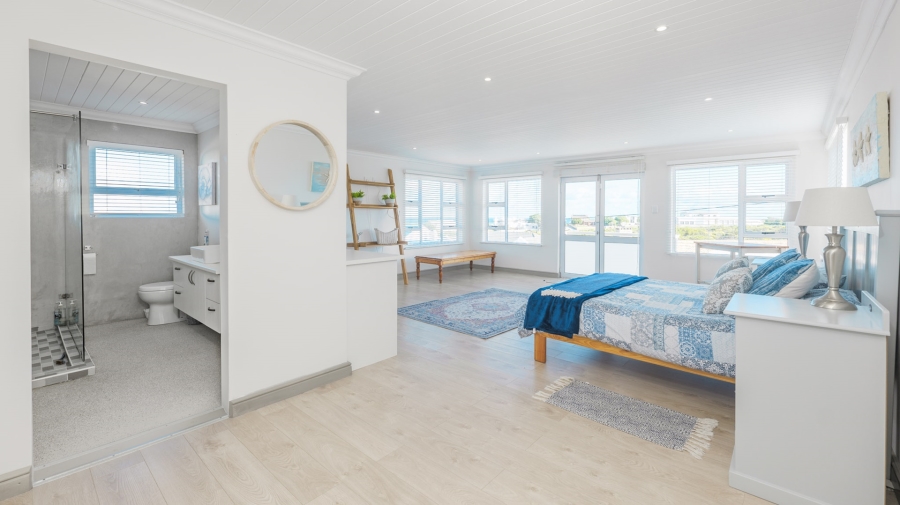 4 Bedroom Property for Sale in Struisbaai Western Cape